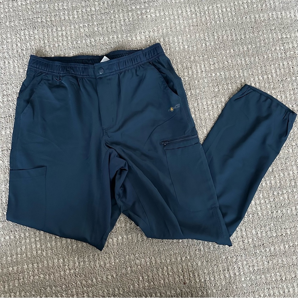 Small men’s/unisex Carhartt Liberty scrubs pants